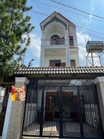 nhà 2 lầu phú lợi - đường nhựa 6m thông diện tích 5x22 tổng 110m ( thổ cư 90 m )
giá 4 tỉ 7 ---