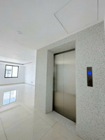 cho thuê nhà 5 tầng thang máy phố nguyễn thị thập, trung hòa, cầu giấy. dt 90m2, mt 7m.