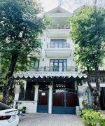 bán biệt thự 5 tầng 7x18m trung tâm q7 sát lotte cách q1 chỉ 5 phút duy chuyển