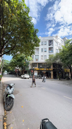196 phú diễn - đoạn đẹp nhất, 100m2, 5 tầng, đại học tnmt, vỉa hè rộng, ở & văn phòng 31.5 tỷ