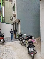 bán nhà giang biên, 6.2 tỷ nhà đẹp vuông vắn, hiếm, dân xây