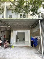 sở hữu ngay dãy trọ 150m2 có 1kiot + 4p. thu nhập 7 triệu/th gần chợ đêm bàu bàng. shr