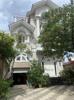 cần bán gấp biệt thự sân vườn siêu đẹp đường lê quang định 9,1x28m trệt 3 lầu chỉ 33 tỷ