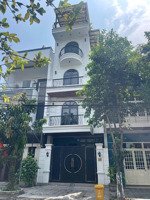 bán nhà mặt tiền 4tầng + tum có thang máy , mặt tiền đường hoàng quốc việt.