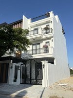 nhà tân cổ điển cực đẹp, 3.5 tầng , phòng ngủ rất rộng thoáng , giá đầu tư vị trí đẹp gói 5 mỹ gia