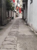 bán gấp lô đất tại xuân la, cạnh đh nội vụ, dt 62m2 mt 5.2m ngõ bà gác tránh xe máy. gần oto.