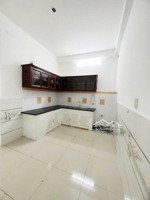 nhà đẹp hxh 5m thông 48m2 ngang 4,5m nở hậu-chỉ hơn 4 tỷ ngay ngã tư 4 xã