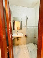 giáp q7, phòng 40 full nt, cửa sổ trời , có bếp, đường lớn, ko ngập , an ninh