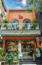 cho thuê nhà mặt phố hàng bè. dt: 280m2 ( 70m2x4t ). mt: 4m