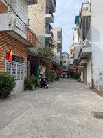 phân _ lô _ quân đội. đất có nhà cấp 4. hai mặt đường, thoáng trước sau. ô tô tránh: 68m* 5m