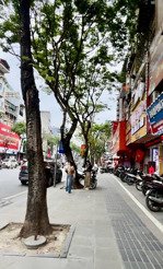 siêu phẩm đầu tư dòng tiền thang máy ngõ ô tô thông- mặt tiền rộng- kinh doanh đỉnh .