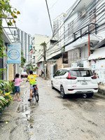 [ nhà 2 tầng , hẻm sao biển ] cách biển hòn chồng 250m. giá: 3,5 tỷ