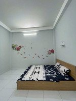 hxh ht13 gần chợ hiệp thành 50m, 4 tầng, full nội thất nhỉnh 5 tỷ hẻm xe hơi vào nhà