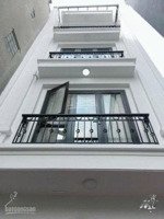 cần cho thuê nhà tại chùa bộc,ô tô đỗ cửa, giá thuê 22 triệu.