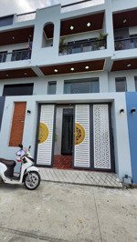 bán nhà mới hiện đại xây 5x19 3 tấm có 4pn, 4wc, giá 3,5 tỉ. cần giuộc, lan cách chợ hưng long 500m