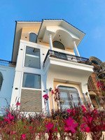 bán căn villa tại trịnh hoài đức, vị trí thông thoáng có tầm nhìn rộng.