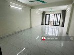 cho thuê tầng 5 nhà chùa bụt mọc(phú diễn) 70m2, 5 tầng, mt 5m x 14m, có thang máy. lh 