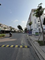 cần bán căn hộ góc view đường đẹp