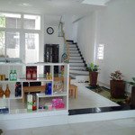 cho thuê nhà có sân đậu xe hơi 16 tr / tháng 95 m2 3 tầng chợ hiệp bình