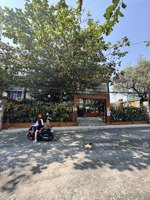 ngộp bank bán gấp nhà mt nguyễn văn hưởng quận 2 - dt 22 x 50m - cn 1.100m2 - 3 tầng - giá 180 tỷ