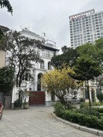 căn biệt thự đẹp nhất vườn đào view vườn hoa- lottee tây hồ