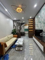 cần bán nhà 5 tầng ngõ 68 nguyễn văn linh -thạch bàn -long biên