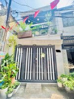 hiếm bán nhà 2 tầng đẹp vào ở ngay nguyễn thị xiếu, quận 7. cách quận 4 chỉ 1 cây cầu. 3,7m x 12m