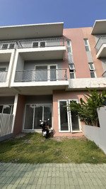 cho thuê bt 3pn, 3 tầng, giá ưu đãi, view đẹp tại dragon village