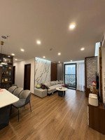 chủ nhà cần bán gấp căn hộ tòa 6th element 3pn2vs_ 2slot xe _view hồ tây_ tầng cao thoáng _ giá rẻ