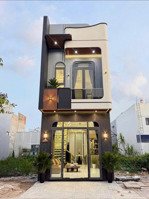 nhà đẹp mới xây 1 trệt 2 lầu nằm tại trục đường lớn ngay trung tâm thủ dầu một