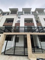 cho thuê biệt thự lk hoàng thành - mỗ lao. dt 150m2, 5 tầng, thang máy. ô tô đỗ cửa. giá rẻ nhất