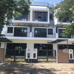 nhà phố liền kề thiết kế 1 trệt 2 lầu 1 tum. nhà hoàn thiện sẵn, có hđ thuê.