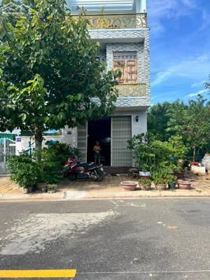 Bán nhà 1 trệt 2 lầu mặt tiền Lê Đại Hành, Phú Thuỷ, Phan Thiết, Hướng Nam giá 6 tỷ