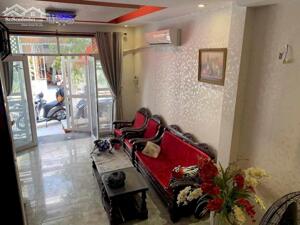 Nhà BÁN - Dt 44m2 - 3 tầng - 3 PN - đường 8m - cách biển 200m. vĩnh hòa - Nha Trang. Chỉ 2ty 550tr.