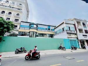 Cho thuê nhà 04 Trần Quang Diệu, Quận 3. Trệt, 2 lầu, Ngang 21x20, DT 1000m2 giá 250 Tr