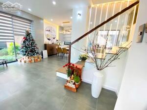Cho thuê nhà phố vườn WATERPOINT Căn bìa hướng nam, full nội thất, giá 12tr/tháng 0907635844