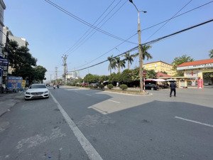 cho thuê nhà mặt phố kinh doanh sầm uất- đối diện cổng bệnh viên đa khoa tỉnh