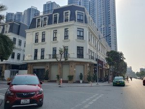 cho thuê lô góc mặt đường trung tâm thị trấn núi đèo, thủy nguyên. diện tích 180m/sàn, mặt tiền 12m