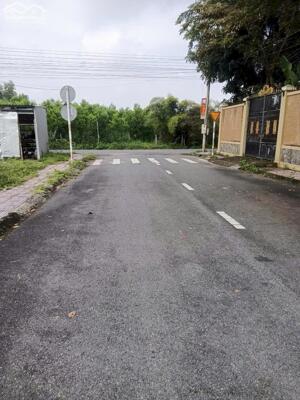 Bán lô đất sổ riêng góc 2 mặt tiền đường oto thông thoáng DT 133m2 có 88m2 TC