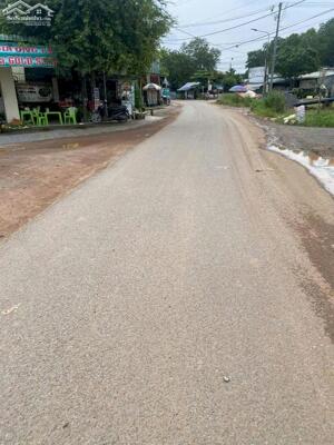 Chủ nhà cần tiền bán gấp lô đất diện tích 5 x 20m có sổ hồng sát bên ngã ba Nhơn Trạch, xã Long An