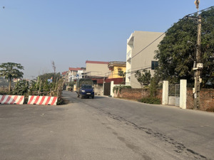 đất kinh doanh - trục chính liên xã thị xã thuận thành .giá chỉ khoảng 2.6 tỷ . 0936236658