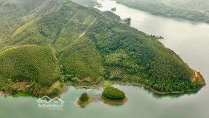 bán resort trang trại view hồ cấm sơn - có 1500m2 thổ cư - bám quanh 2 đảo - view đỉnh - cực hiếm