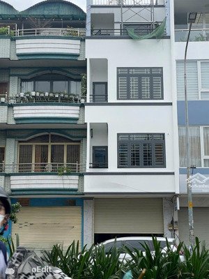 cho thuê nhà mặt tiền kinh doanh quận 11, dt: 4,5x15m, 4 lầu, giá 30 triệu