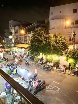 mặt tiền lô góc .quận 11 ,phan xích long. phố ẩm thực sầm uất - 82m2 nở hậu - mb cho thuê độc lập