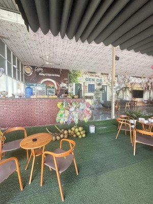cho thuê hoặc sang mặt bằng quán caphe lô góc thu nhập hơn 50tr/tháng. giá 400tr. hđ thuê dài hạn