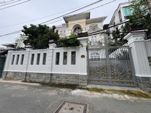 cần bán gấp biệt thự sân vườn đường trần quốc thảo 12x22m, trệt 2 lầu. giá chỉ 75 tỷ