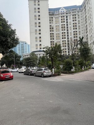 bán biệt thự hàng xóm starlake lô góc 3 mặt thoáng view vườn hoa giá đầu tư 250tr/m2 lh 096855331