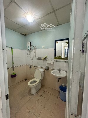 cho thuê căn hộ quận 12, đầy đủ nội thất cơ bản, 95m2 có ban công, 2 phòng ngủ, 2wc