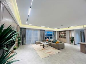 Bán gấp CHCC Happy Valley, DT 135m2, TK 3 phòng ngủ, 2 toilet, nội thất cao cấp, giá tốt 9,7 tỷ