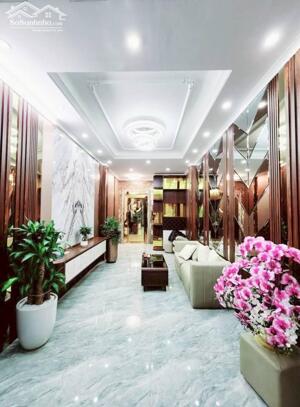 Nhà Đẹp Thang Máy Ngõ Quỳnh, Bạch Mai, Hai Bà Trưng 37m, 6 tầng, giá 10.3 Tỷ.